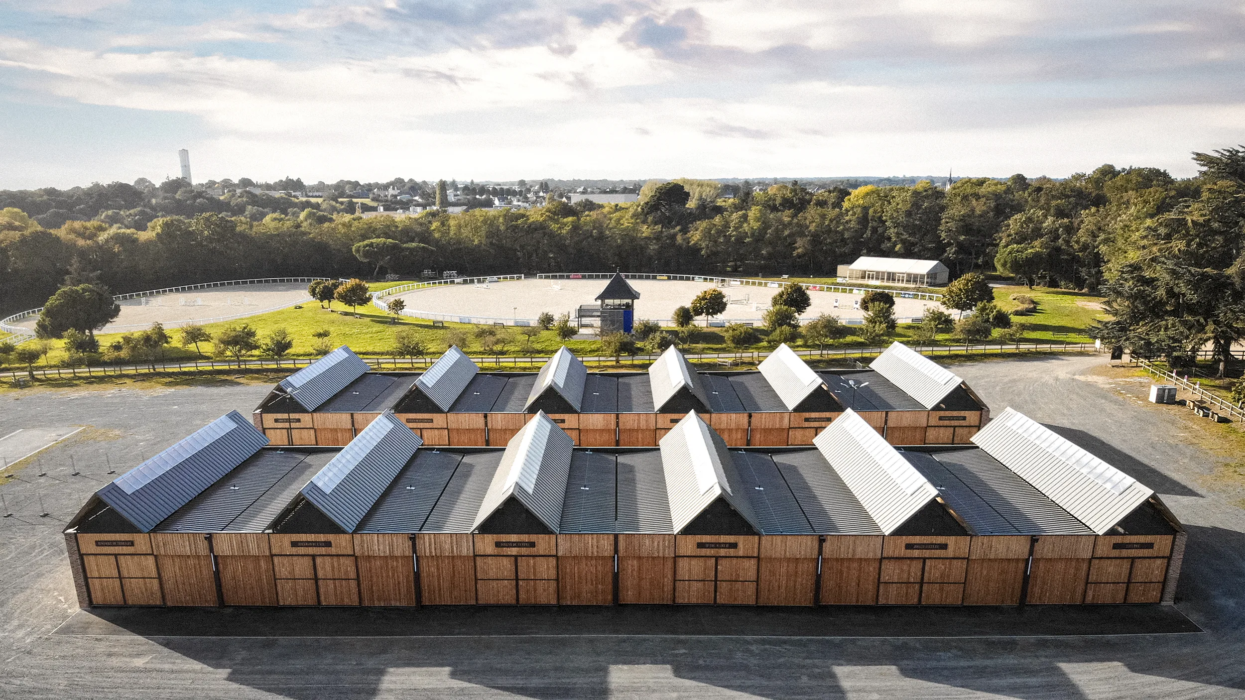 2026-BG-ARCHI_PROJET_EQUESTRE_LION_ECURIES_ISLE_BRIAND_01