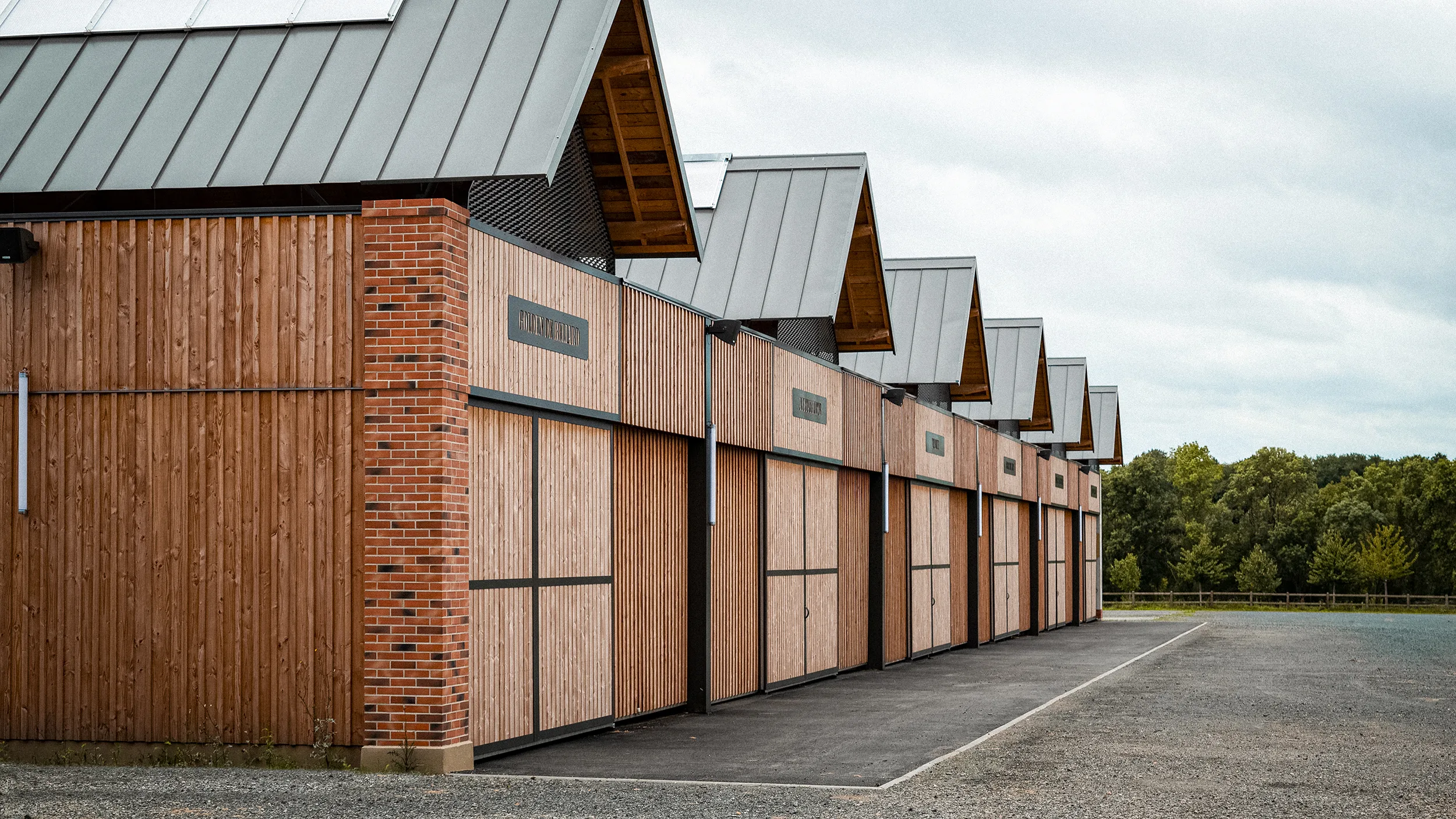 2026-BG-ARCHI_PROJET_EQUESTRE_LION_ECURIES_ISLE_BRIAND_04